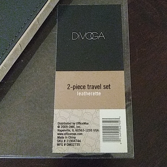 2 Piece Leatherette Travel Set - Picture 2 of 2